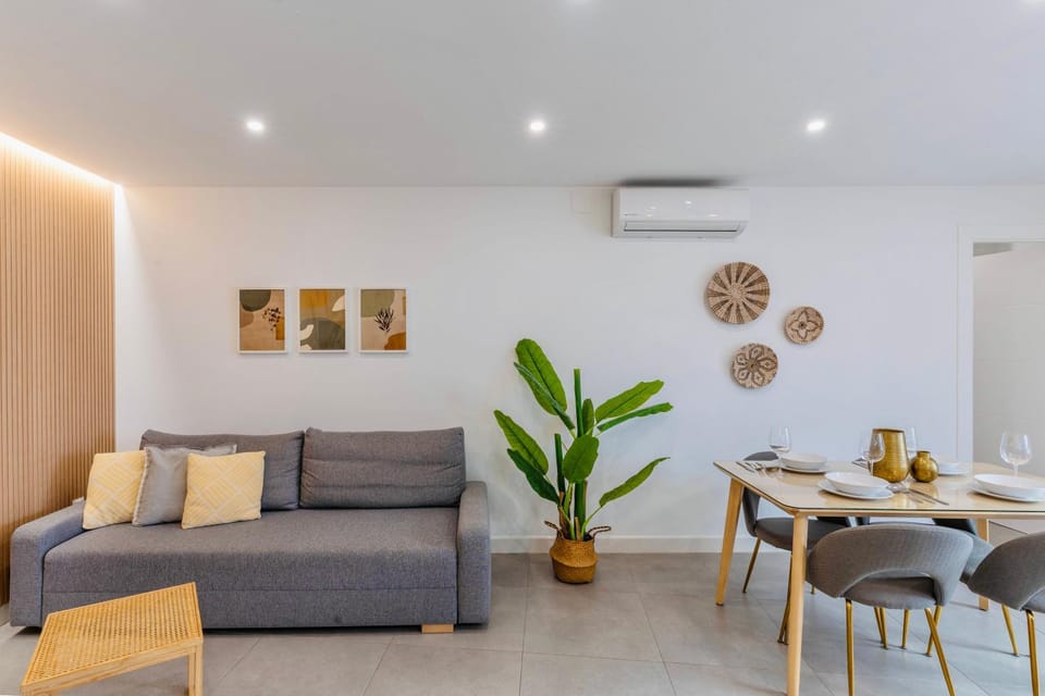 Seating area, Dining area