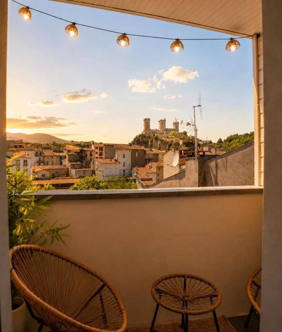 Le Refuge - Jacuzzi & Vue Château Apartment in Occitanie