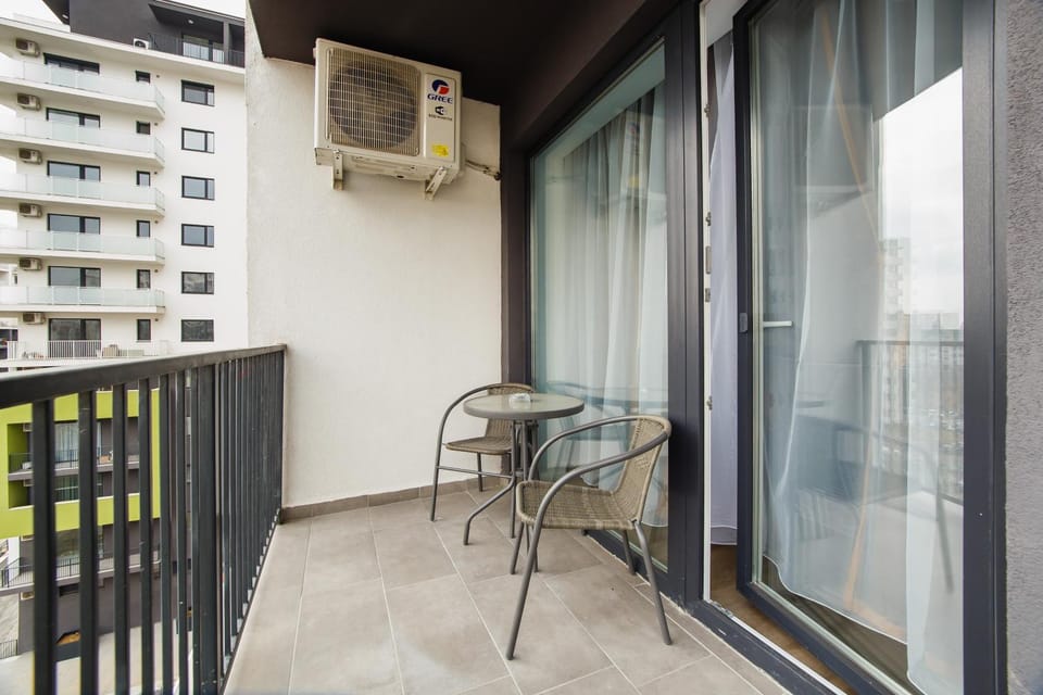 Property building, Balcony/Terrace, City view