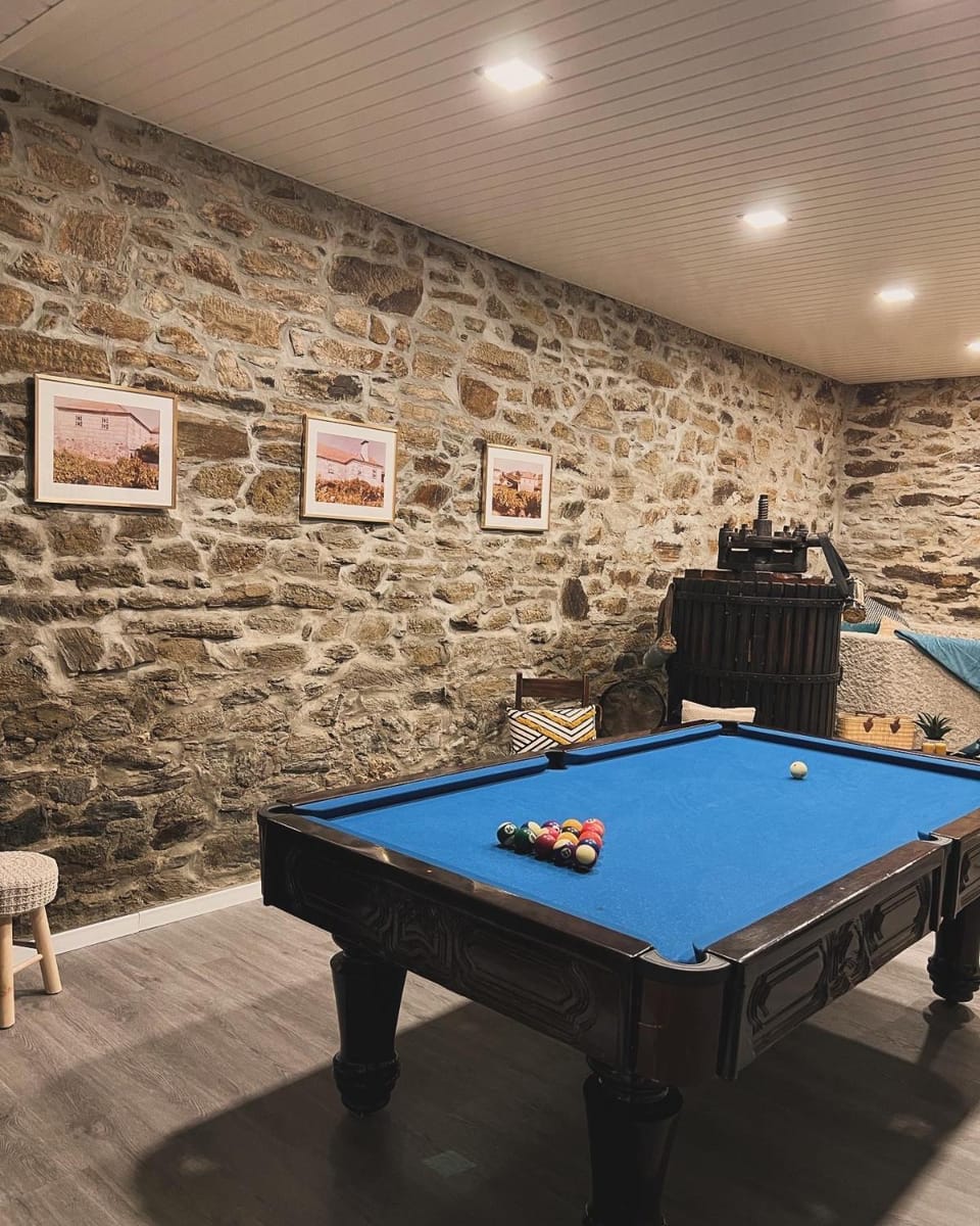 Billiard, Game Room