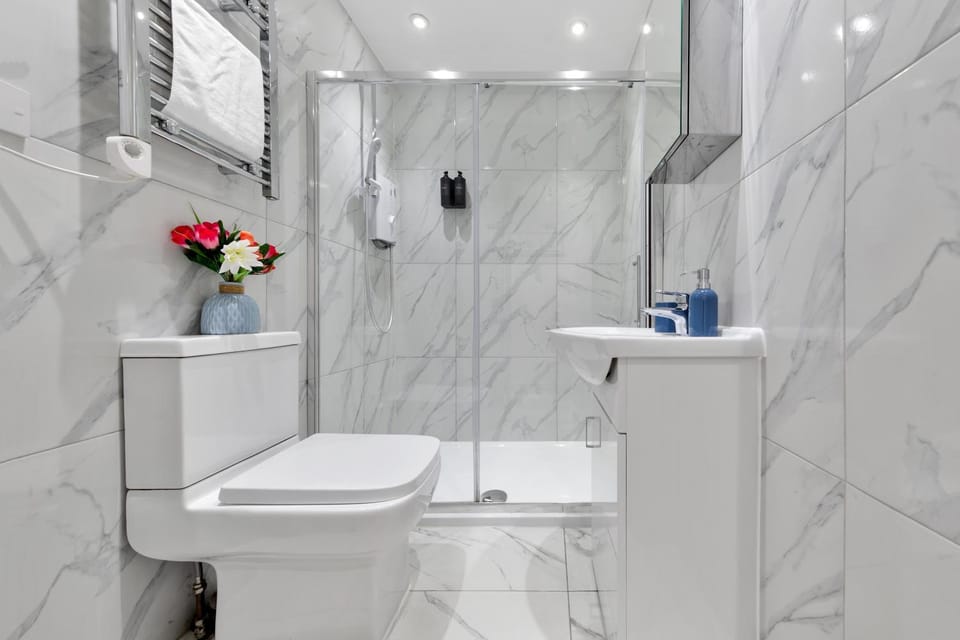 Chic Apartment by Hyde Park Apartment in City of Westminster