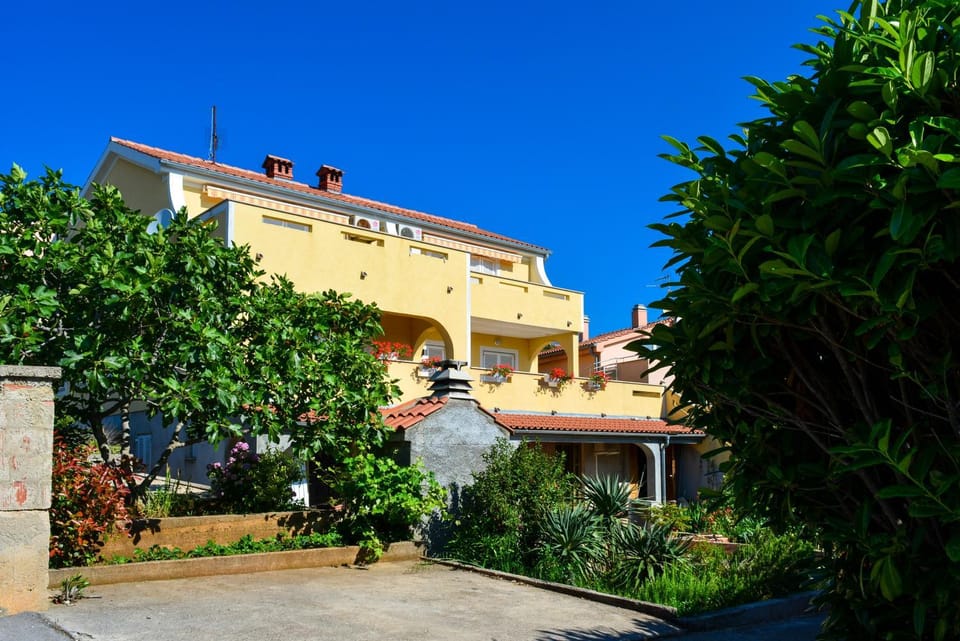 Location, children, Family