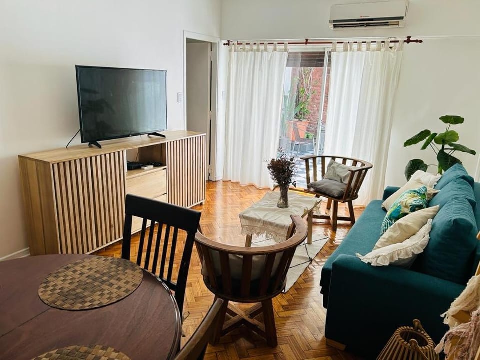Communal lounge/ TV room, TV and multimedia, Living room, Seating area, Dining area, Evening entertainment