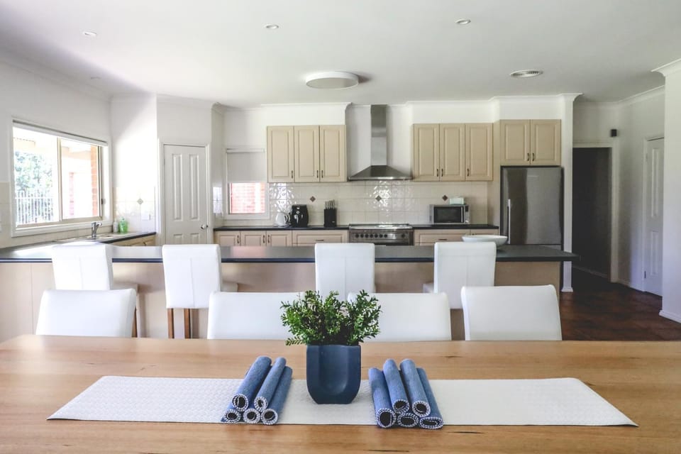 Kitchen or kitchenette, Dining area, dishwasher, oven, stove