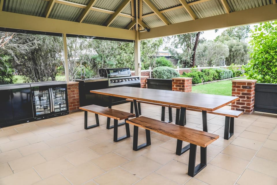 Patio, BBQ facilities