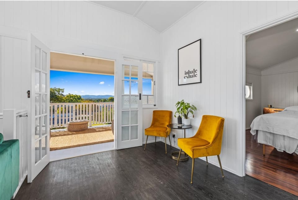 Bed, View (from property/room), Balcony/Terrace, Living room, Seating area, Bedroom