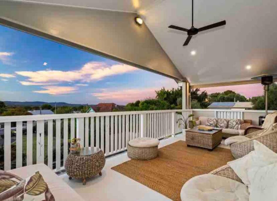 Patio, View (from property/room), Balcony/Terrace, Seating area, Mountain view
