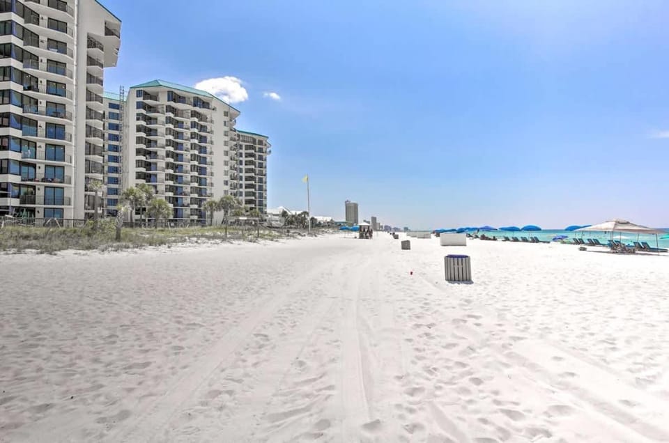 Summer Special! Renovated Resort Condo - on the Beach! House in Panama City Beach