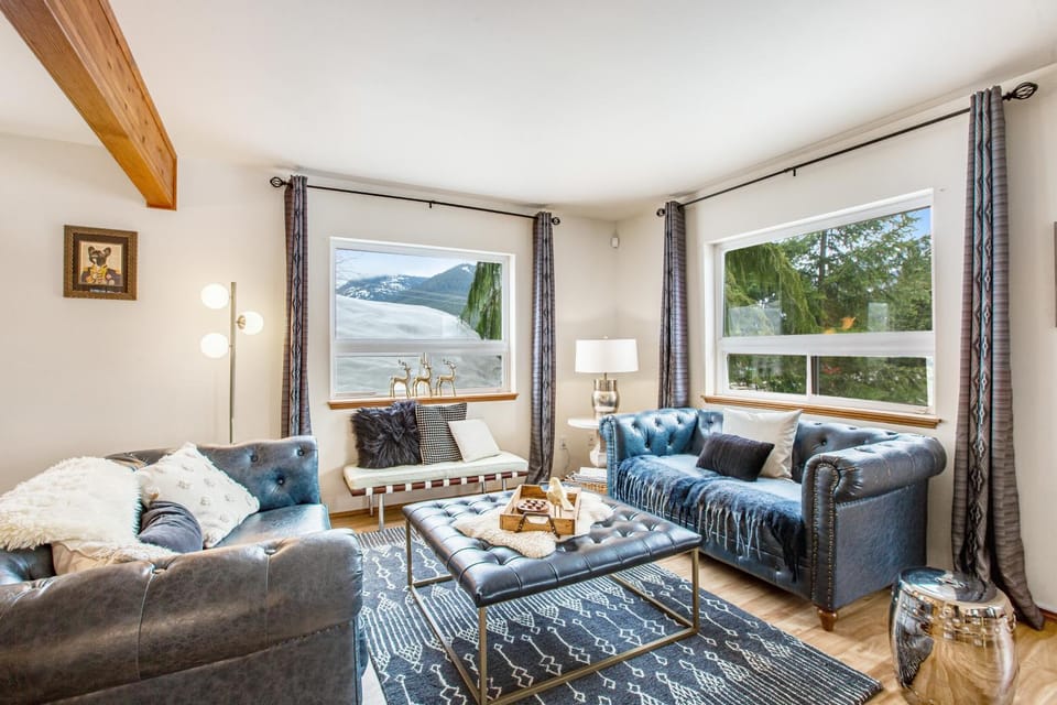 Snoqualmie Palace House in Snoqualmie Pass