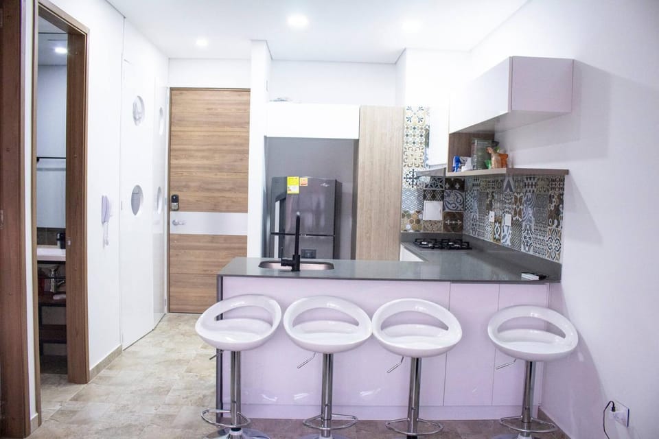 Restaurant/places to eat, Seating area, stove, kitchen