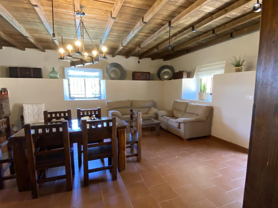 Seating area, Dining area