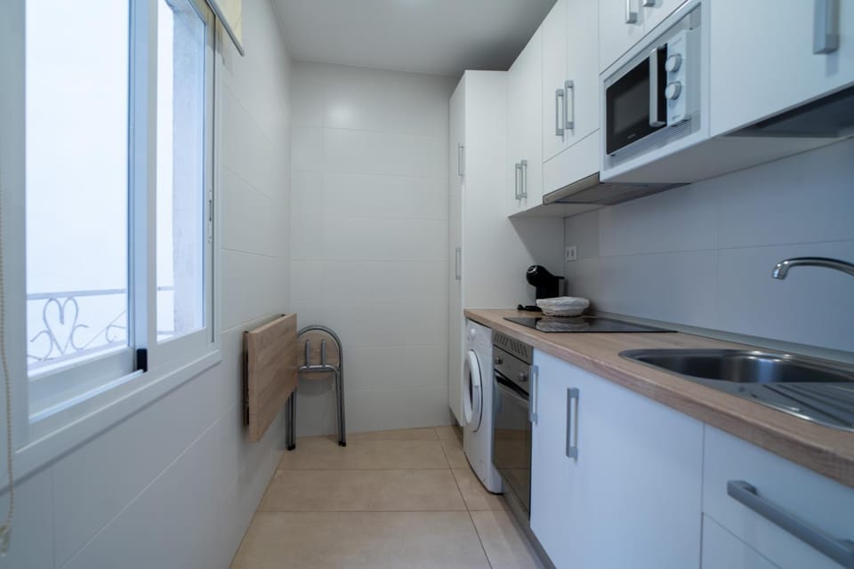 Kitchen or kitchenette, oven, stove