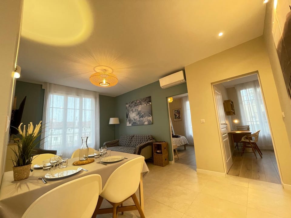 Living room, Dining area, air conditioner, air conditioner
