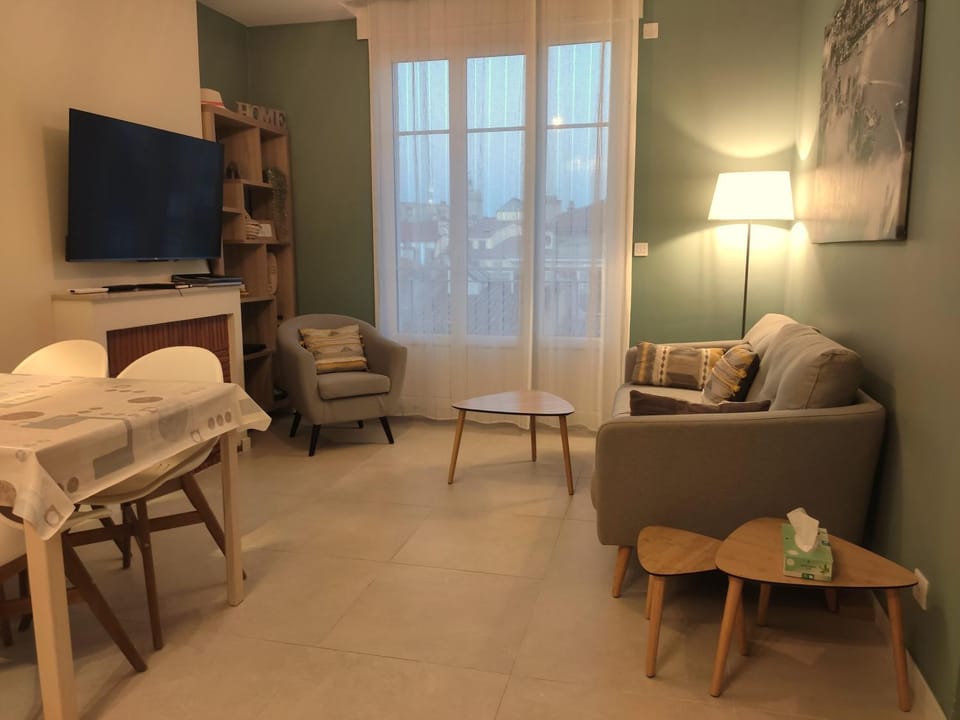 TV and multimedia, Living room, Dining area