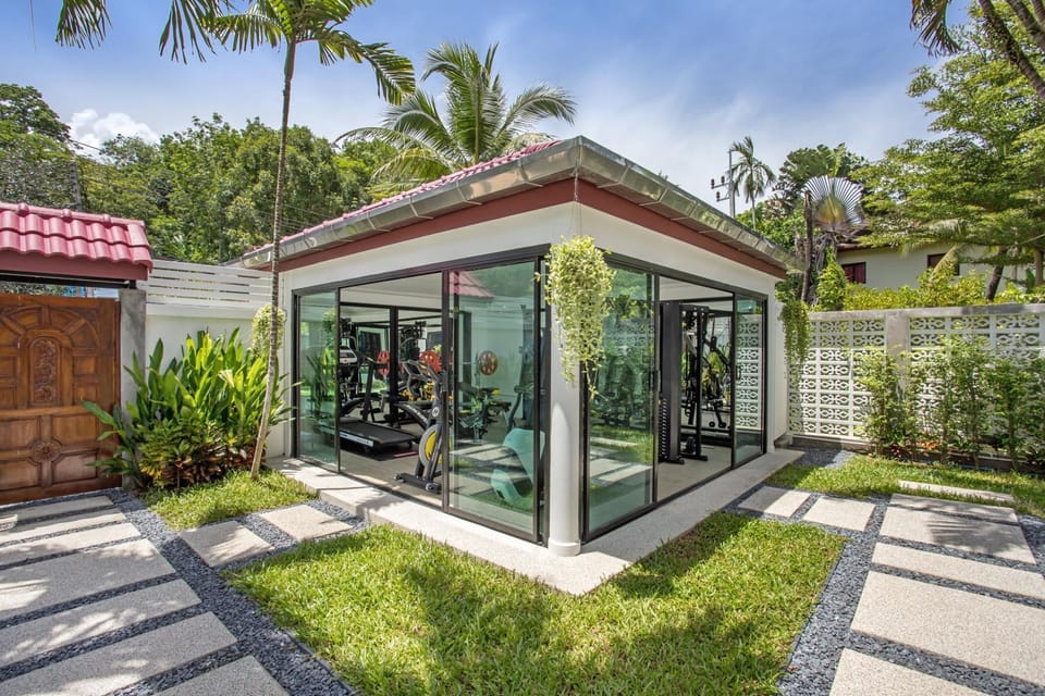 Property building, Patio, Day, Garden, Fitness centre/facilities, Garden view