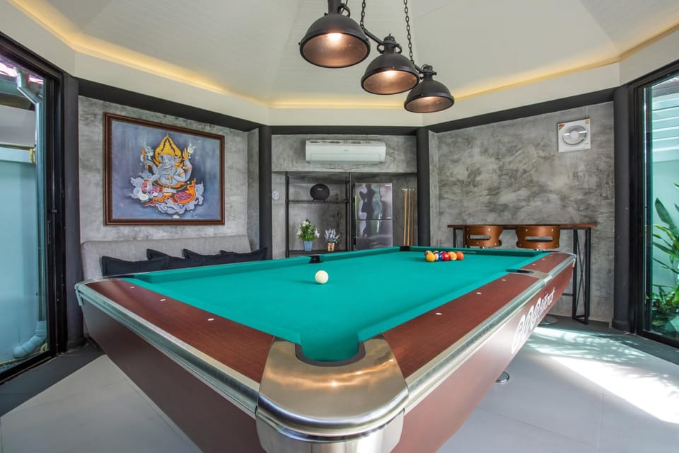 Billiard, Game Room