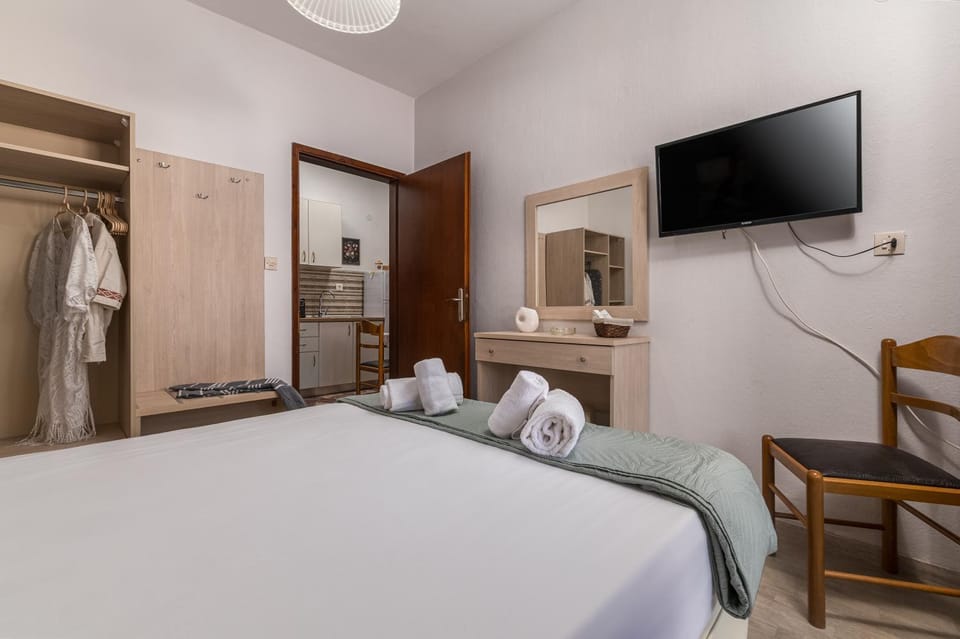 Bed, Photo of the whole room, Bedroom, towels, wardrobe