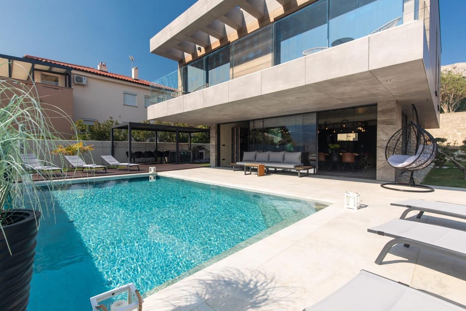 Property building, Swimming pool
