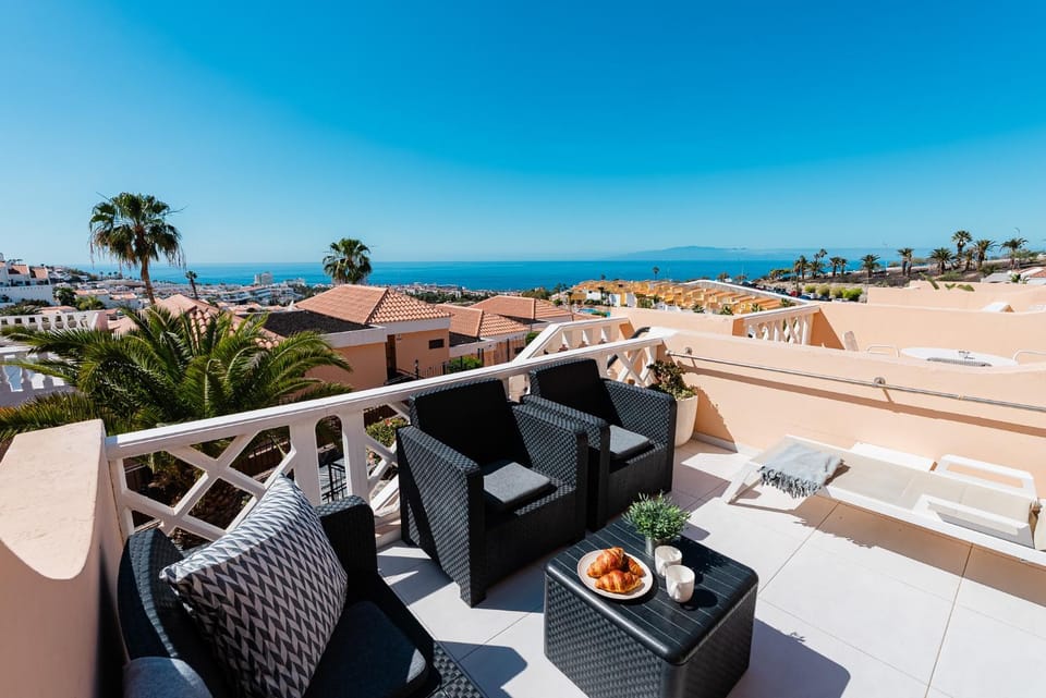 Balcony/Terrace, sunbed