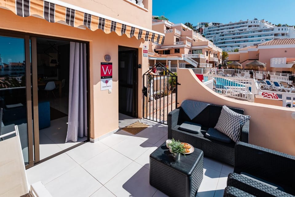 Property building, Balcony/Terrace, Swimming pool