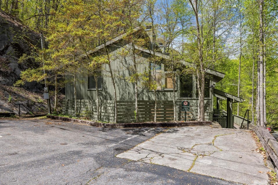 A Gatlinburg Getaway #1228 House in Gatlinburg