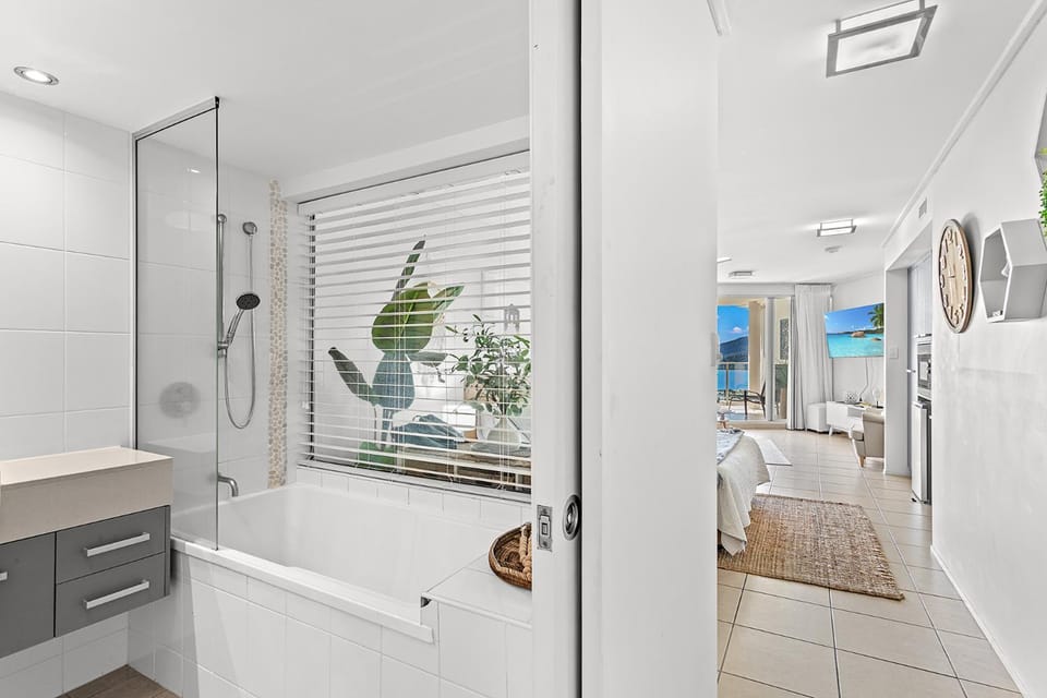 Shower, Bathroom, Sea view, Bath