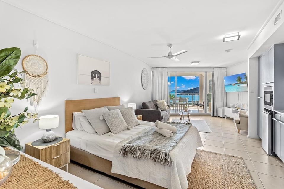 What a View - Studio Inn in Airlie Beach