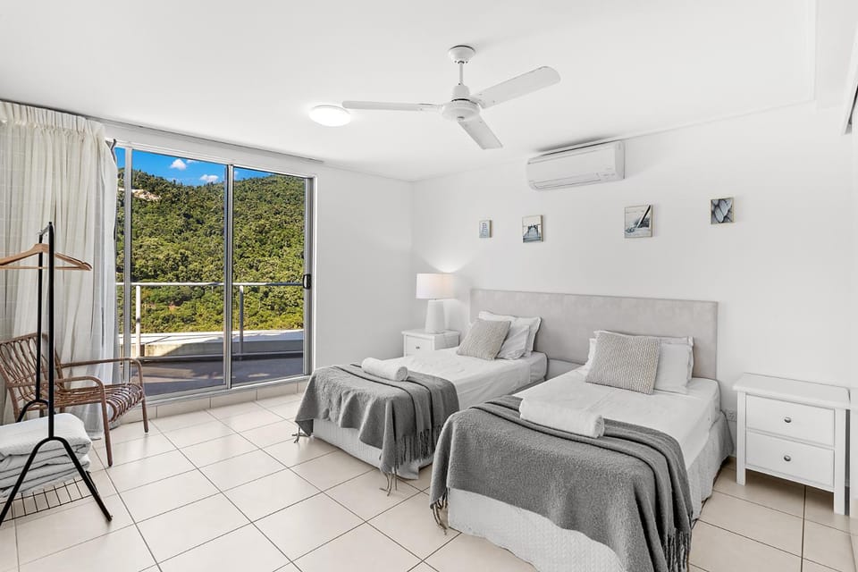 Bed, Bedroom, air conditioner