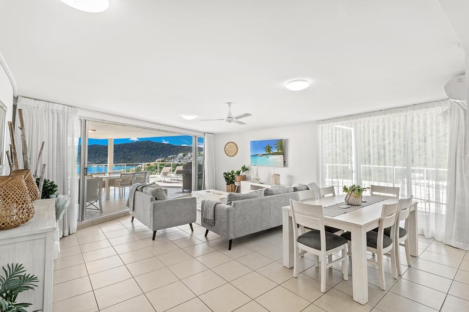 TV and multimedia, Living room, Seating area, Dining area, Sea view, Sea view