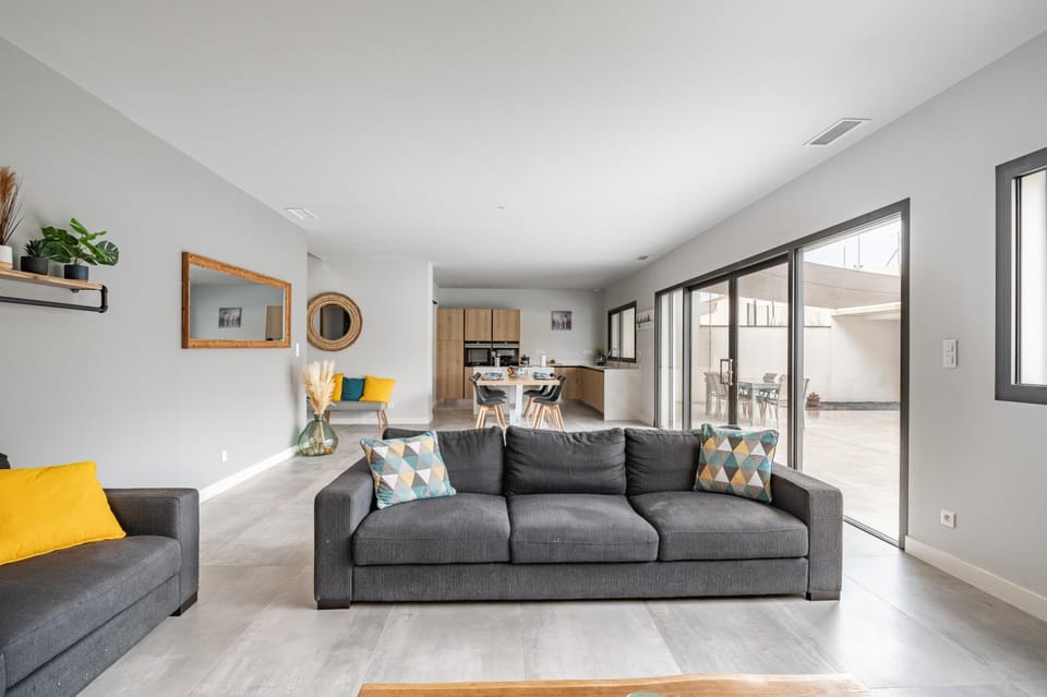 Kitchen or kitchenette, Living room, Dining area