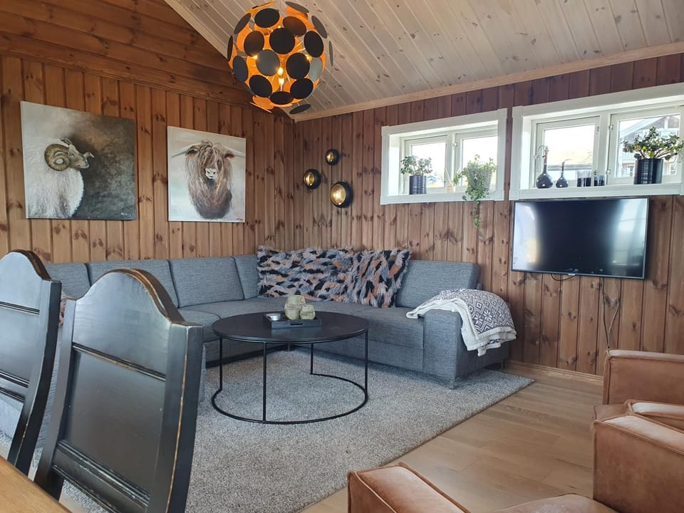 Wonderful cabin with amazing mountain - view Cabin in Viken, Norway