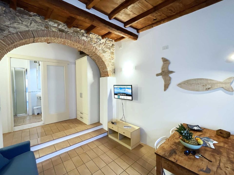 Communal lounge/ TV room, TV and multimedia, Living room, Seating area