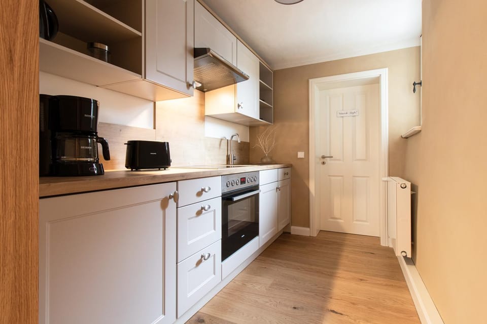 Kitchen or kitchenette, dishwasher, toaster, kitchen