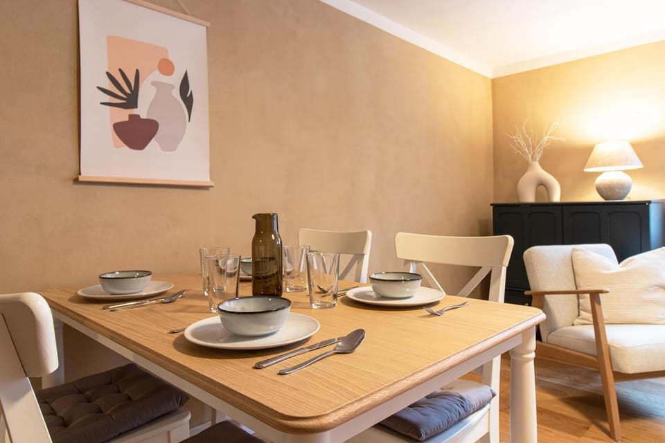Seating area, Dining area