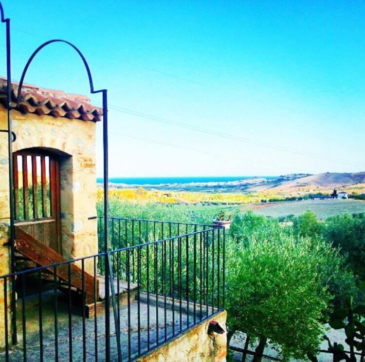 Property building, Natural landscape, Balcony/Terrace, Sea view