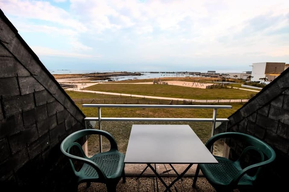 APPART-DUPLEX VUE MER PANORAMIQUE BALCON & PISCINE proche commerce Apartment in Finistere
