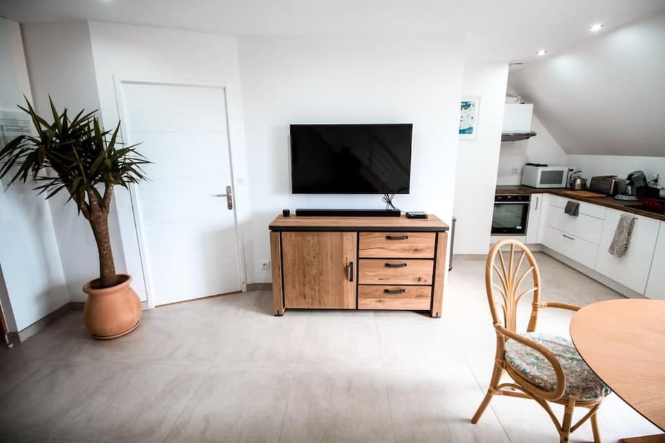 APPART-DUPLEX VUE MER PANORAMIQUE BALCON & PISCINE proche commerce Apartment in Finistere