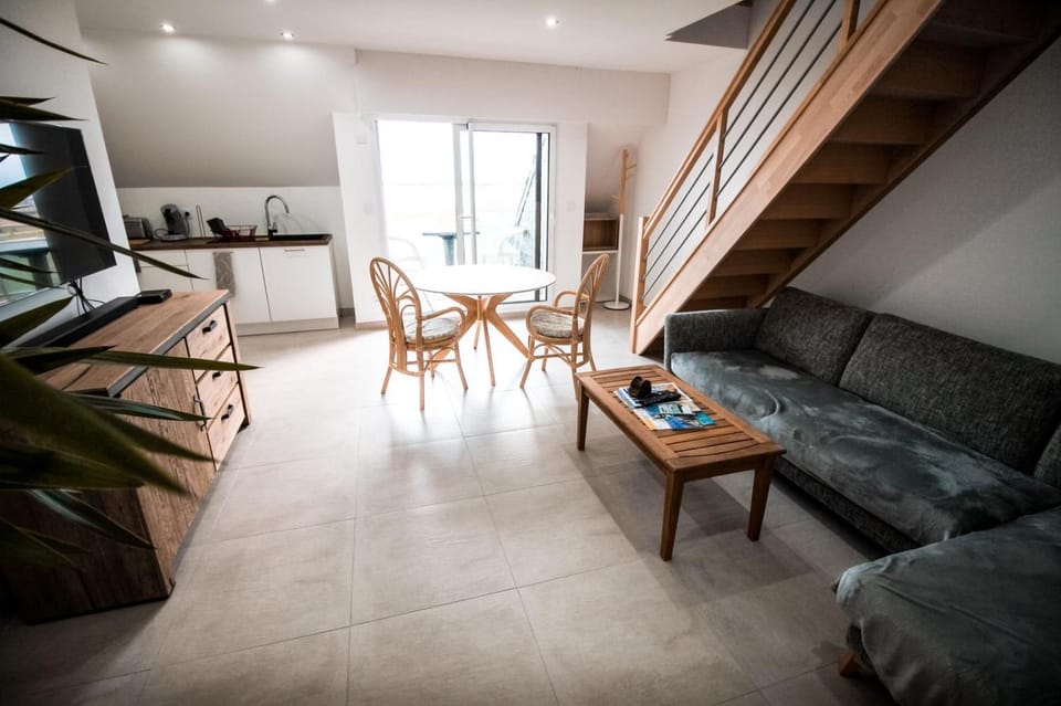 APPART-DUPLEX VUE MER PANORAMIQUE BALCON & PISCINE proche commerce Apartment in Finistere
