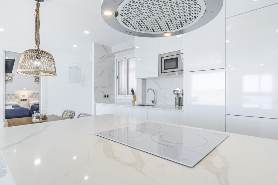 Kitchen or kitchenette, Breakfast