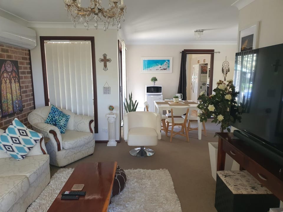 The Junction Estate COOL CALM COZY A Home N Host Property House in Wallerawang