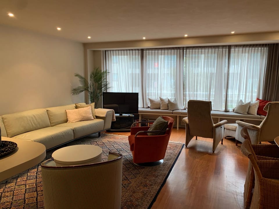 Ruim appartement vlakbij zee met parking Apartment in Knokke-Heist