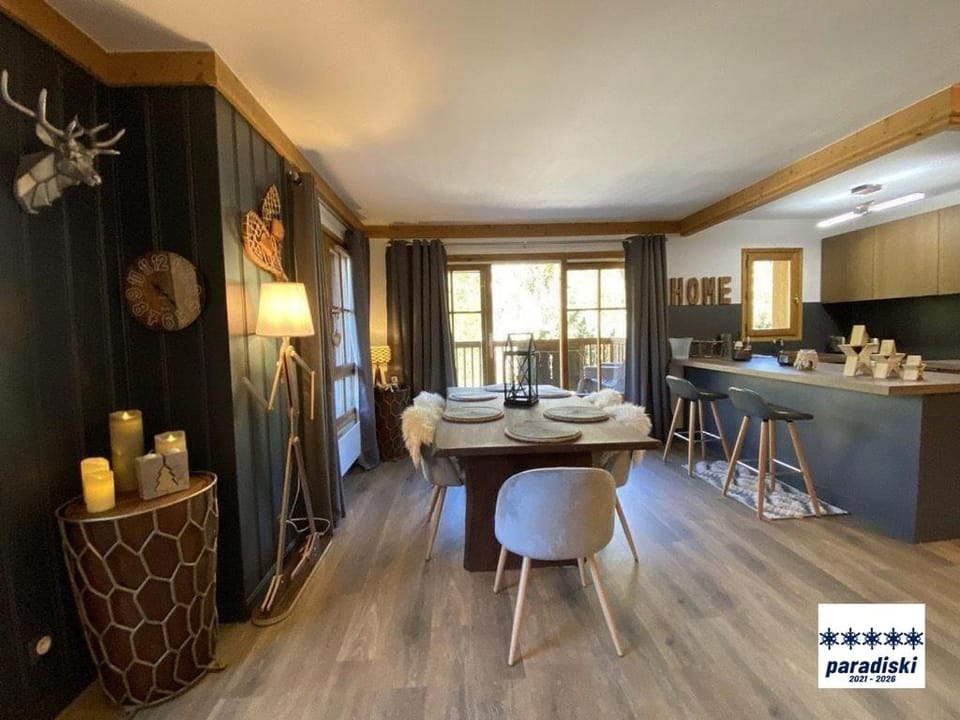 Dining area, kitchen