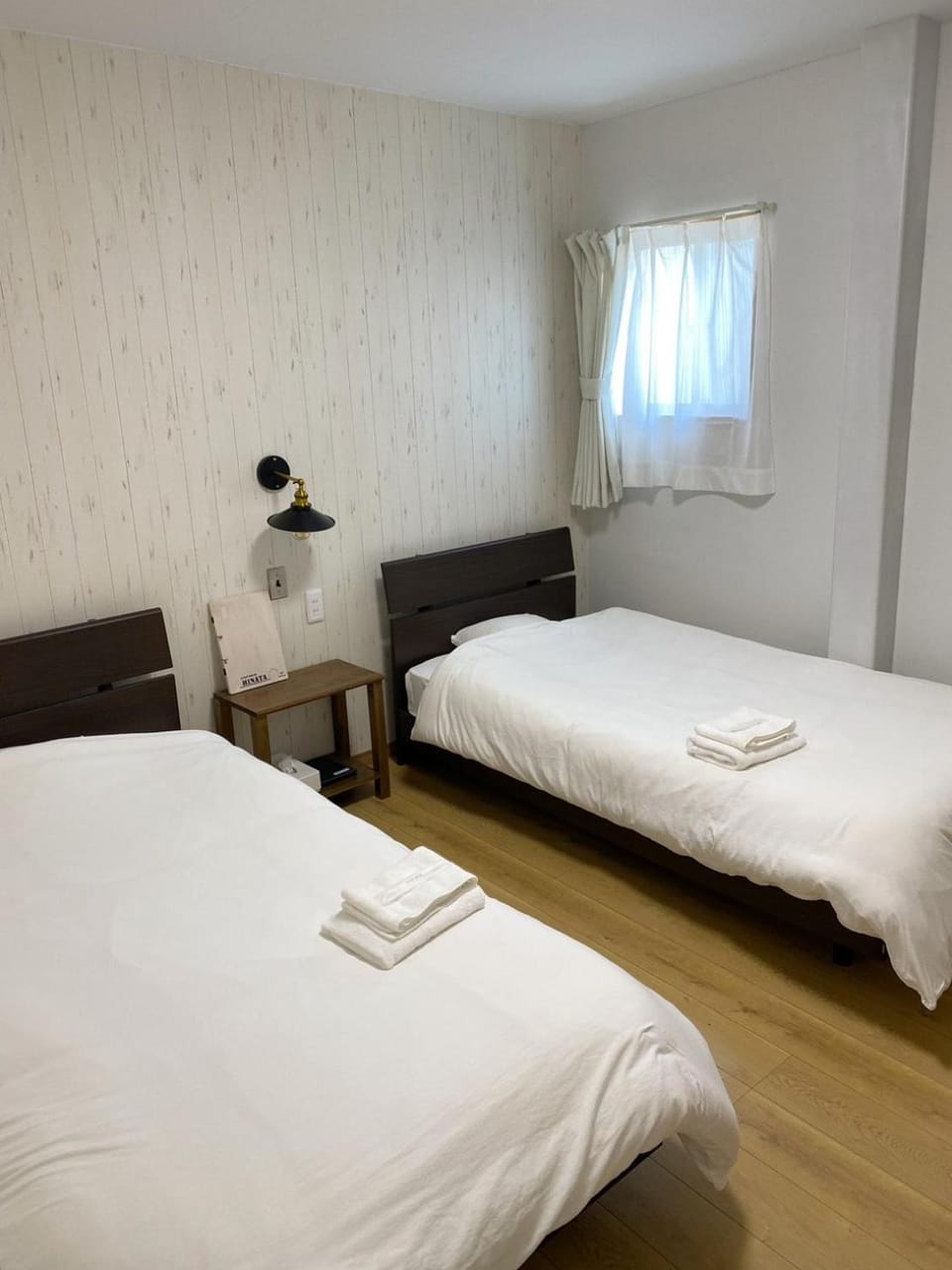 Bed, Photo of the whole room, towels
