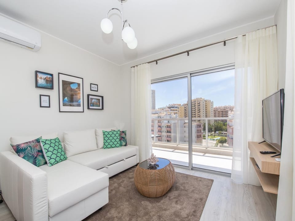 Communal lounge/ TV room, Living room, Seating area