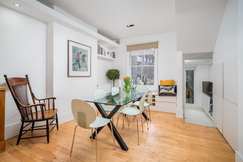 Living room, Seating area, Dining area