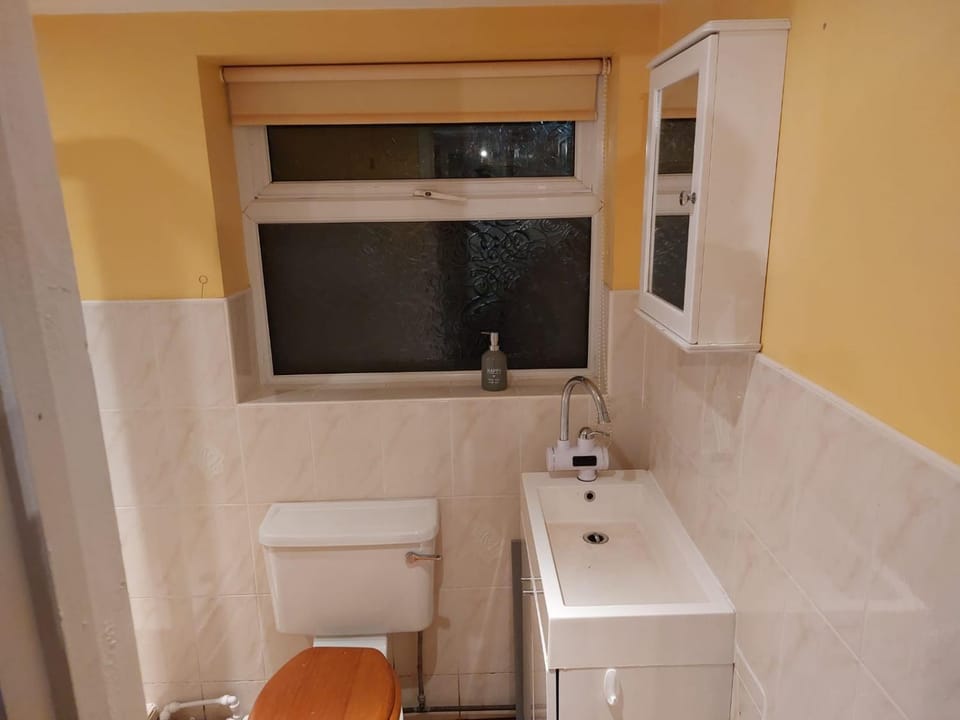 Corby's FINEST EN-SUITE ROOM Apartment in Corby