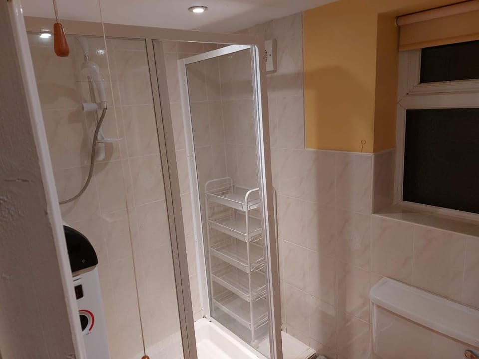 Corby's FINEST EN-SUITE ROOM Apartment in Corby