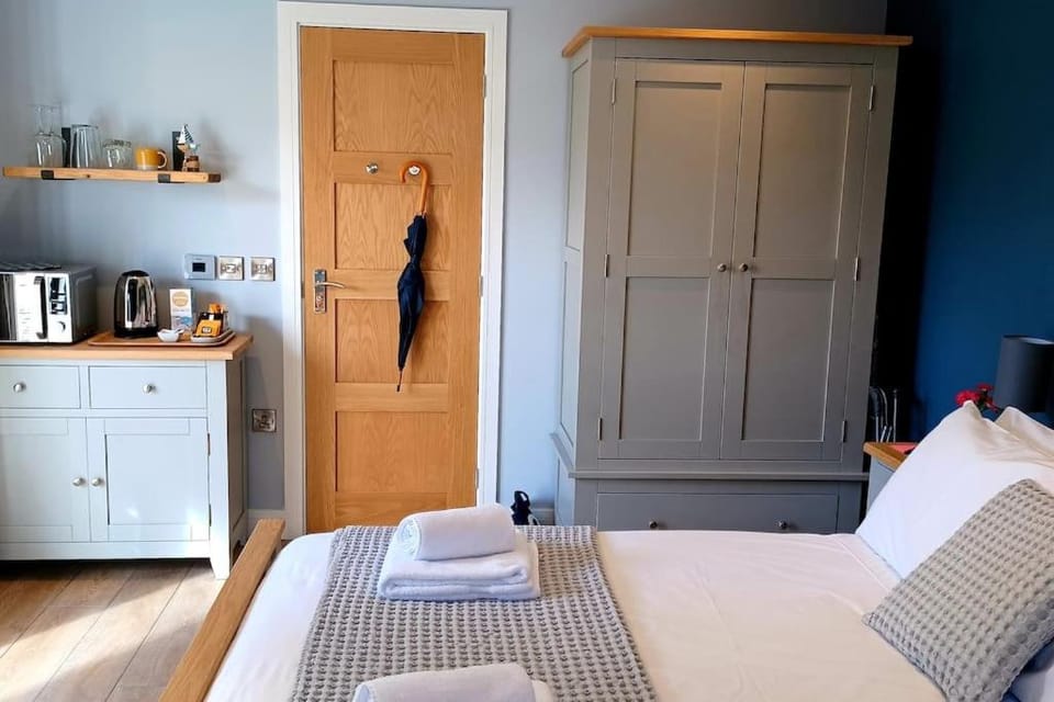 Stylish coastal retreat in St Ives with parking Apartment in England