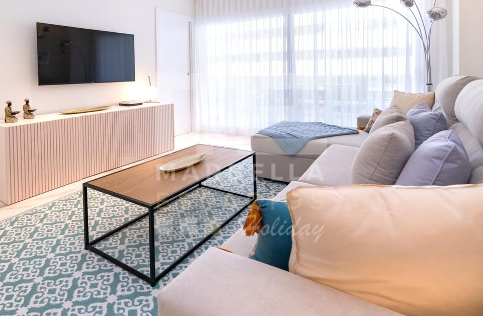 751, RENOVATED 2 Beedroom Apartment, Second line of the beach, Wifi, ParkingING Apartment in Marbella