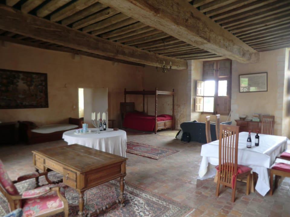 Bed, Seating area